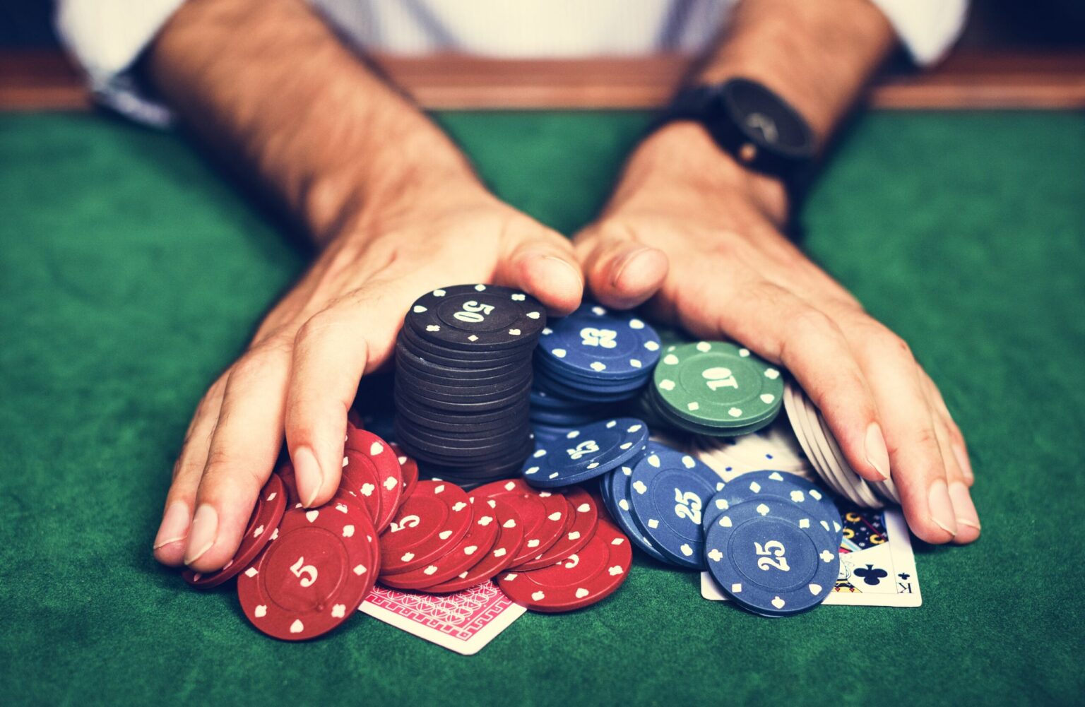 How Online Casino UAE Loyalty Programs Reward Long-Term Players