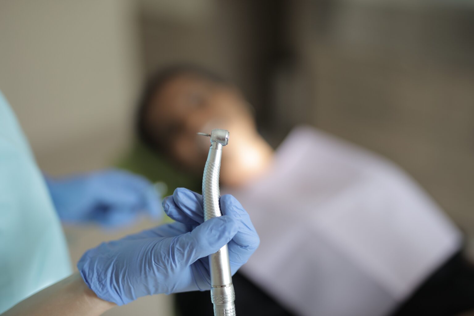 How Sedation Helps Patients with Sensitive Teeth or Strong Gag Reflexes